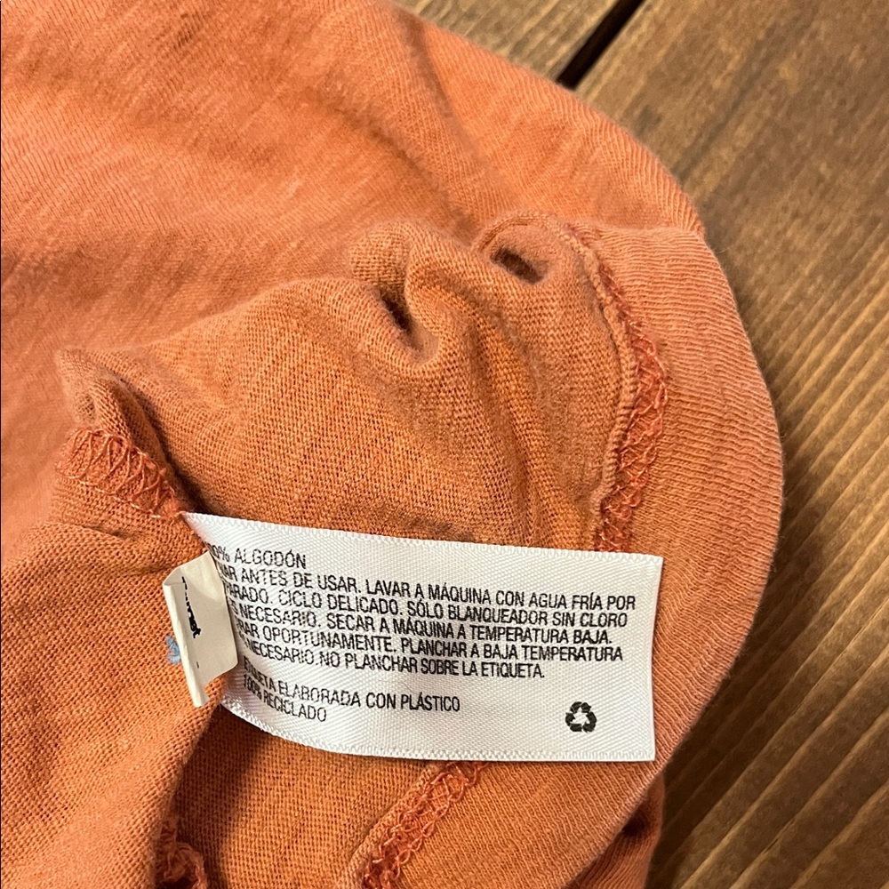 Universal Thread V-Neck T-Shirts - Picture 5 of 5